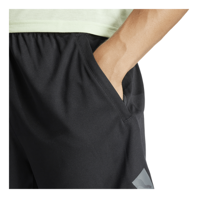 Train Essentials Seasonal Big Logo Shorts Black