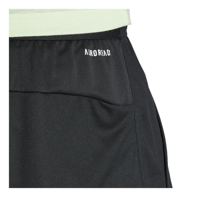 Train Essentials Seasonal Big Logo Shorts Black