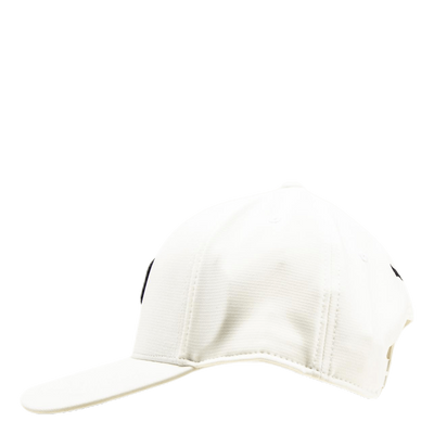 P 110 Cap White